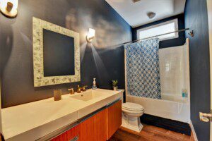 Main Floor Bathroom 2 (1)