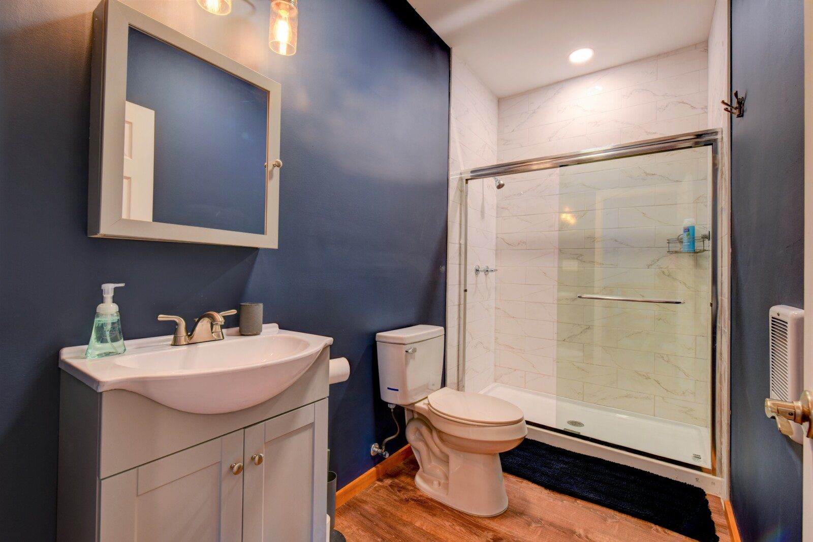 Upstairs Bathroom 2 (1)